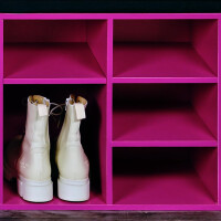 Kesper | Schuhschrank mit Sitzkissen, Material: Faserplatte, Maße: B51,5 x H48 cm x L29,5 cm, Farbe: Pink, Schwarz |15964
