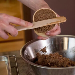 Lebkuchenglocke | Das Original | Lebkuchenformer Basis-Set 7 cm | inkl. Back-Oblaten | idealer Helfer zum Backen von perfekten Lebkuchen, Makronen und Plätzchen
