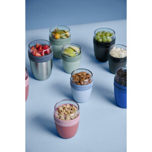 Mepal Müslibecher to go, Klein, praktischer Joghurtbecher to go - Unterteilung für Joghurt & Müsli - Geeignet für Gefrierschrank, Mikrowelle & Spülmaschine - 300 ml + 120 ml - Nordic Red