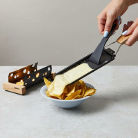 Boska Raclette 2 Personen Oslo - Mini raclette für Zwei Teelichter - Charakteristisch Holz mit Spachtel [Verleih Leckereien mit Geschmolzenem Käse oder Gegrilltem Gemüse] [Antihaftbeschichtung]