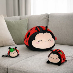 Legami Schlüsselanhänger Super Soft! Ladybug Plüsch, Schlüsselanhänger mit gravierter Botschaft und Karabinerhaken aus Zink, 7 x 11 cm